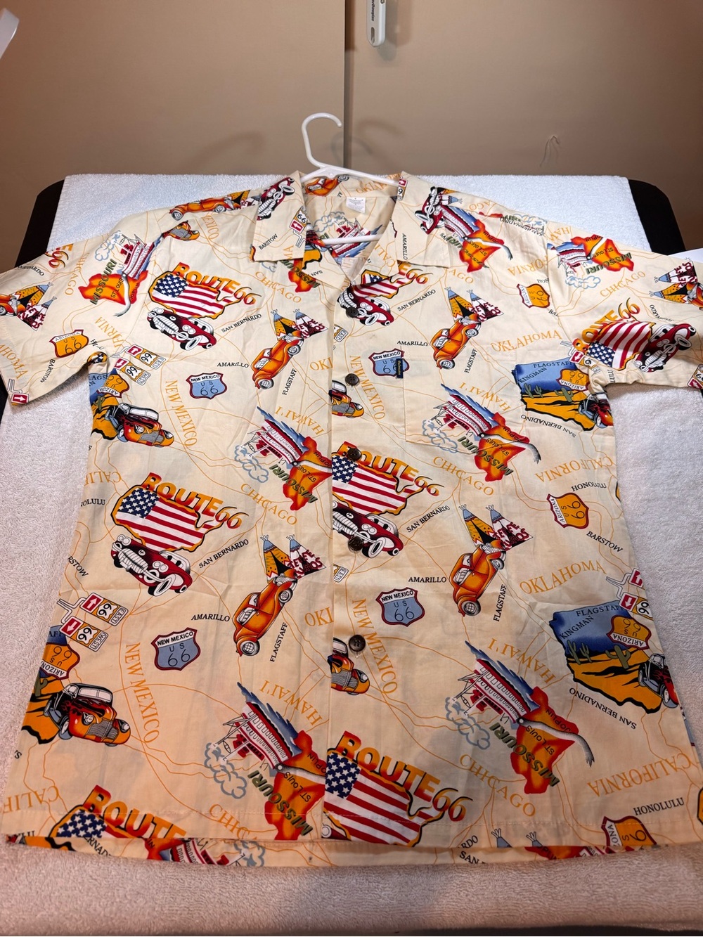 Men's Palmwave Hawaii Yellow Route 66 Graphic Short-Sleeve Button Shirt. Size L